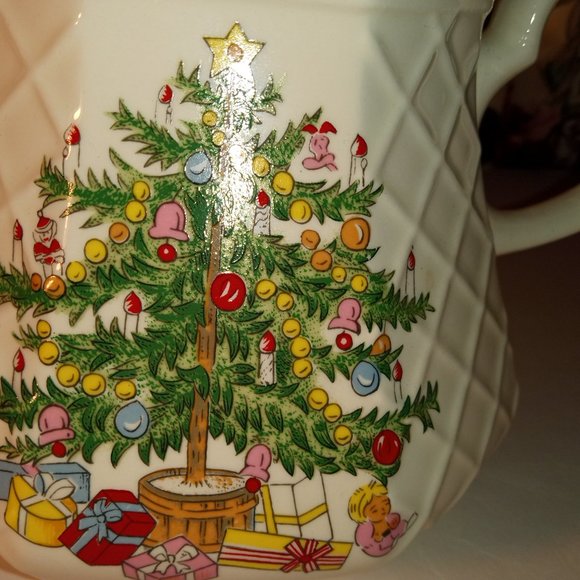 CHRISTMAS TREE WITH PRESENTS PORCELAIN COLORFUL TEAPOT - Picture 3 of 11